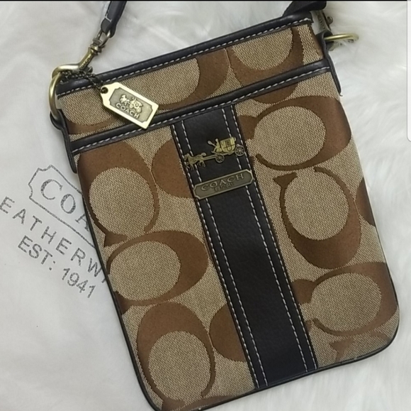 "C" Signature Bag - Picture 2 of 7